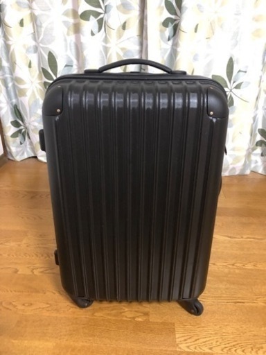 【交渉中】美品⭐︎スーツケース　【使用1回だけ】鍵付き　新品20000円　キャリーケース　ブラック黒　キャリーバック