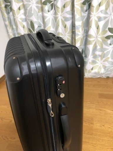 【交渉中】美品⭐︎スーツケース　【使用1回だけ】鍵付き　新品20000円　キャリーケース　ブラック黒　キャリーバック