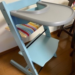 ストッケハイチェア&テーブルの画像
