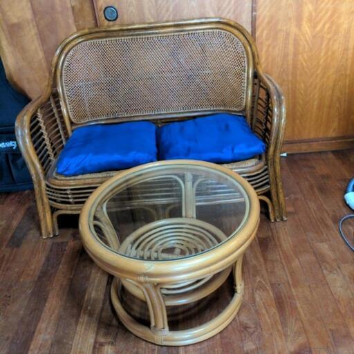 籐家具二人掛け＆丸テーブル(取り引き中)