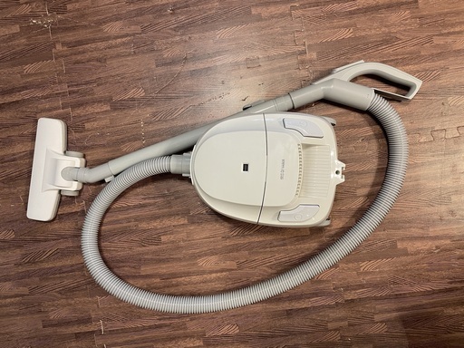 アイリスオーヤマ　紙パック式クリーナー　掃除機　IC-B10-W　動作OK