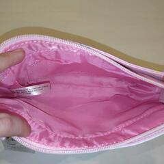 新品　ハローキティジャパン限定　ポシェット　サコッシュの画像