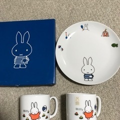 未使用・ミッフィ ー　お皿1枚とマグカップ2個の3点セット