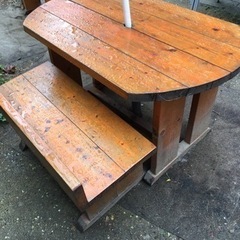 手作りテーブルとベンチ