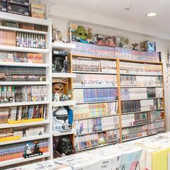 神戸 三宮、生田神社のすぐ東側 東門街の路地裏にある マンガ好きが集まる隠れ家的BAR マンガバ - グルメ