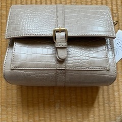 ショルダーバック　ベージュ　新品