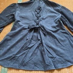 バックリボンブラウス　新品　Fサイズの画像