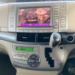 トヨタ　イスティマ　ハイブリッドの画像