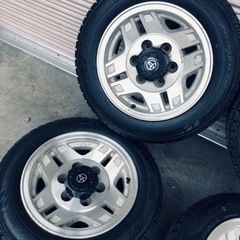冬タイヤ 185/65R15 ランクル用アルミ付きスタッドレス バリ山4本組の画像