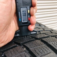 冬タイヤ 185/65R15 ランクル用アルミ付きスタッドレス バリ山4本組の画像