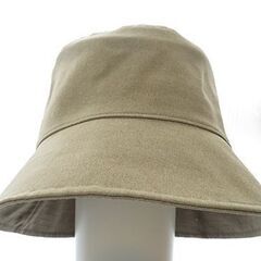 ■ベージュ帽子