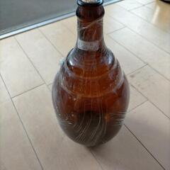 蔵出し　茶色のビール瓶　骨董品です