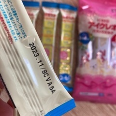 【貰い手見つかりました】粉ミルク(スティック、キューブ)、液体ミルク、アタッチメントのセットの画像