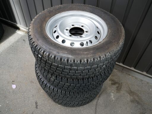ハイエース　スタッドレス4本セット　早い者勝ち　前橋市上小出町