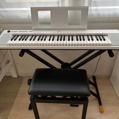 YAMAHA NP-12 WH キーボード　ピアノ　61鍵盤　イス、スタンド付き