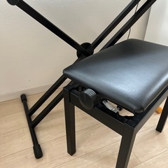 YAMAHA NP-12 WH キーボード　ピアノ　61鍵盤　イス、スタンド付きの画像