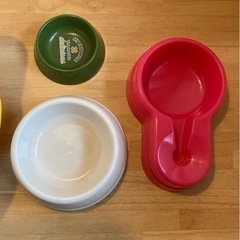 デオトイレ猫用トイレと餌入れと水入れと餌台の画像