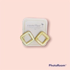【新品】スクエアピアス　イエロー