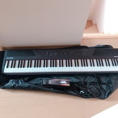最終お値下げ中　年末までに処分　Alesis 電子ピアノキーボード　 88鍵盤 セミウェイト スピーカー内蔵 Recital の画像