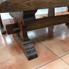 無垢の低いテーブルの画像