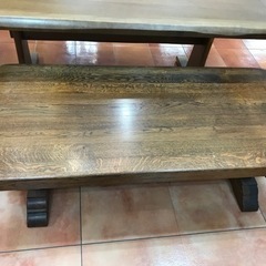 無垢の低いテーブルの画像