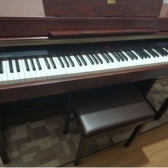 配送可能YAMAHA電子ピアノ　グラビノーバ　CLP-370M象牙調仕上げのNW鍵盤　木製鍵盤を搭載し、グランドピアノに迫るタッチ