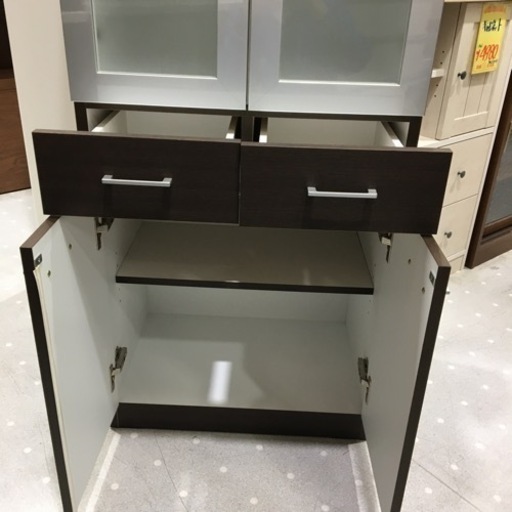 ちょうどいい高さの食器棚?