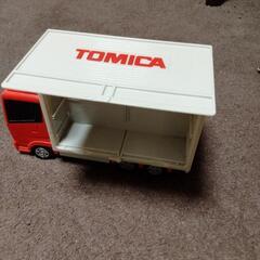 トミカ　トラック　多少大きめ