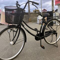 26インチ、黒のママチャリ