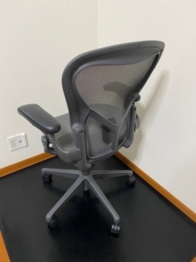 Herman Miller (ハーマンミラー) アーロンチェア ライト オフィスチェア アーム B(ミディアム)サイズ グラファイト(ブラック) BBキャスター 12年保証