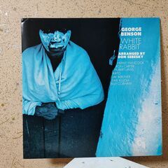 【PayPay決済・発送可】LP レコード　ホワイト•ラビット　ジョージ・ベンソン　昭和　レトロ　80年代　ポップ　懐し　アナログ　インテリアの画像