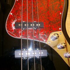 セルダー　ベースギター　ソフトケース 教則DVD 付き　シールド２m87cm 　クリップチューナー　使用半年の画像