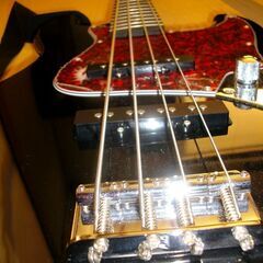 セルダー　ベースギター　ソフトケース 教則DVD 付き　シールド２m87cm 　クリップチューナー　使用半年の画像