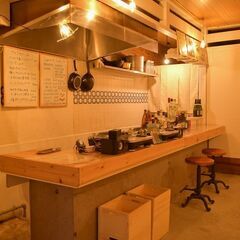 短期可 週1から未経験&学生&副業 OK バーテンダー 京都 西院 レコードバー スタッフ募集 / カフェ・居酒屋の画像