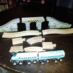 木の電車　トイザらス