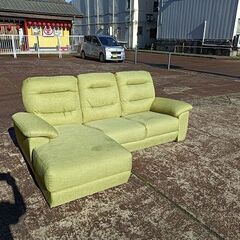 ニトリ　布張り３人掛けカウチソファー　黄緑色『中古良品、薄染み汚...