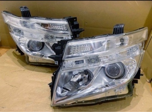 エルグランド純正ヘッドライト