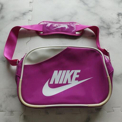 NIKE ショルダーバッグ　ボディーバック