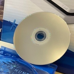 PlayStation®4 一式＋モンスターハンターワールドソフト 限定外箱！の画像