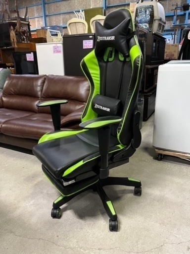 ☆入荷しました!!☆ 人気のゲーミングチェア ゼストランサー オットマン付き!!