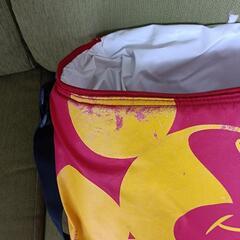 保冷バッグです。ミッキーマウスの柄がありましが剥がれあります。の画像