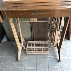 12/18終了(決まりました)日立製のミシンテーブル脚