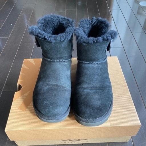 UGG ムートンブーツ　ミニベイリーボタン　ブラック　24.0