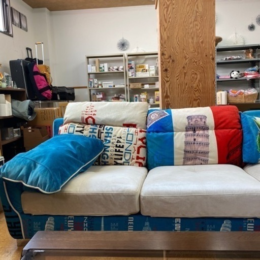 お部屋のアクセントに🫰🏻💗3人掛けソファー