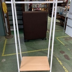 ● ハンガーラック、棚付きの画像