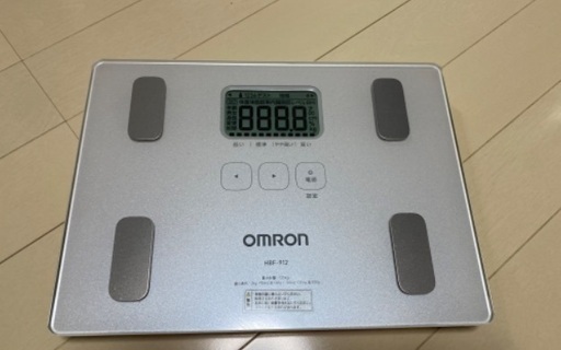 オムロン　体重計　HBF-912