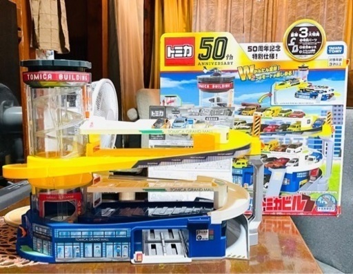 男の子へのプレゼントに　トミカビル　トミカ車付き✨再値下げ✨