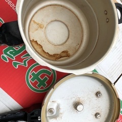 鍋　　アルミ製圧力鍋ですが、おもり紛失のための画像