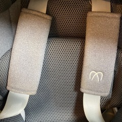 エールべべ チャイルドシートの画像