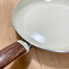 白いフライパン GREEN PAN 28cmの画像